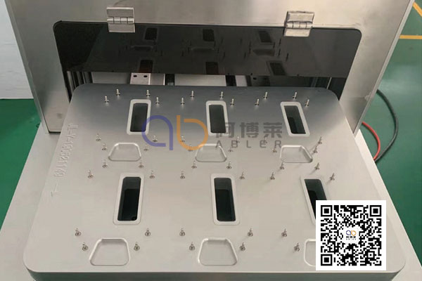 雙工位左右滑臺式熱合機來了，生產效率顯著提升